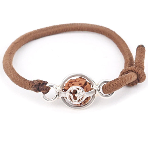 Rudraksha (Java) à 3 yeux (Java) et équilibré le feu intérieur