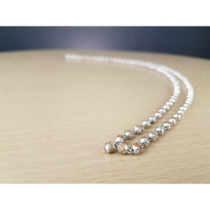 Mala made of precious sandalwood - beads in silver ø 0,4 cm