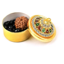 Boîte de richesse Lakshmi - Perles indiennes Chirma + Rudraksha 7 yeux, dans une boîte en laiton