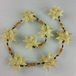 Collier d'étoiles avec des perles en bois