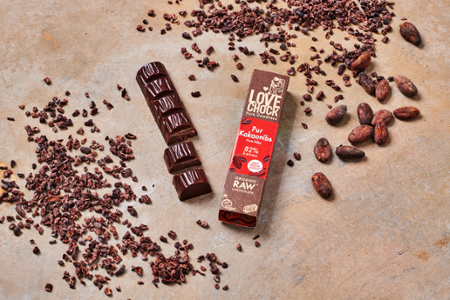Lovechock Riegel: Daring bitter chocolate with cocoa chips (cocoaonibs)