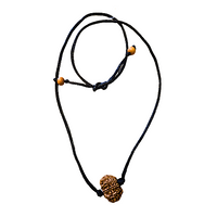Rudraksha (Népal) à 9 yeux pour la force intérieure et la perception surnaturelle