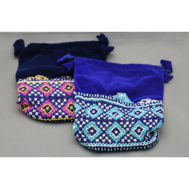 Einzigartige Pochi Tasche aus Samt - handbestickt mit Perlen