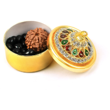 Lakshmi Wohlstandsbox - indische Chirma Perlen + 7 Augen-Rudraksha, in Messing-Dose