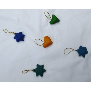 Corazones delicados y estrellas hechas de tela - trabajo manual