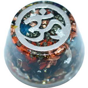 Orgonit Tower mit OM Symbol in Silber