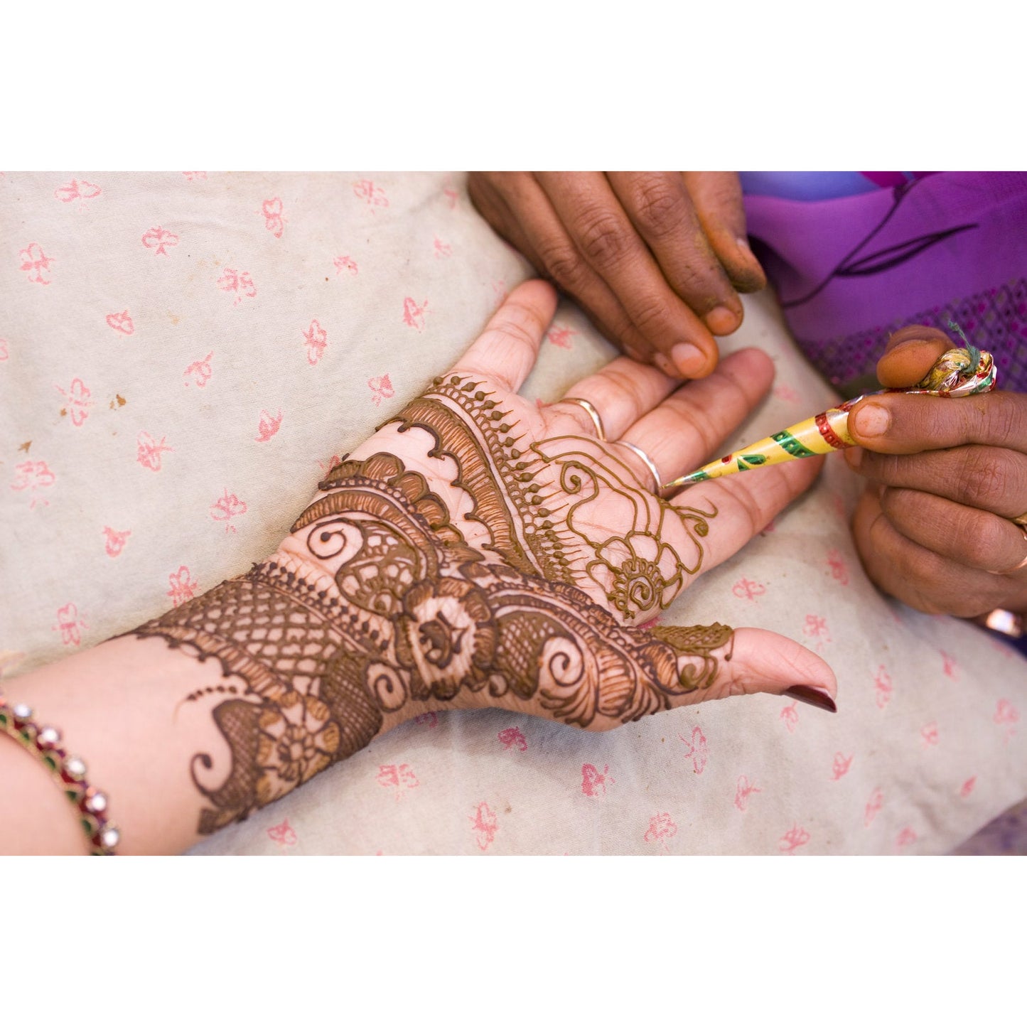 Pâte de mehndi pour tatouages ​​au henné / mehndi