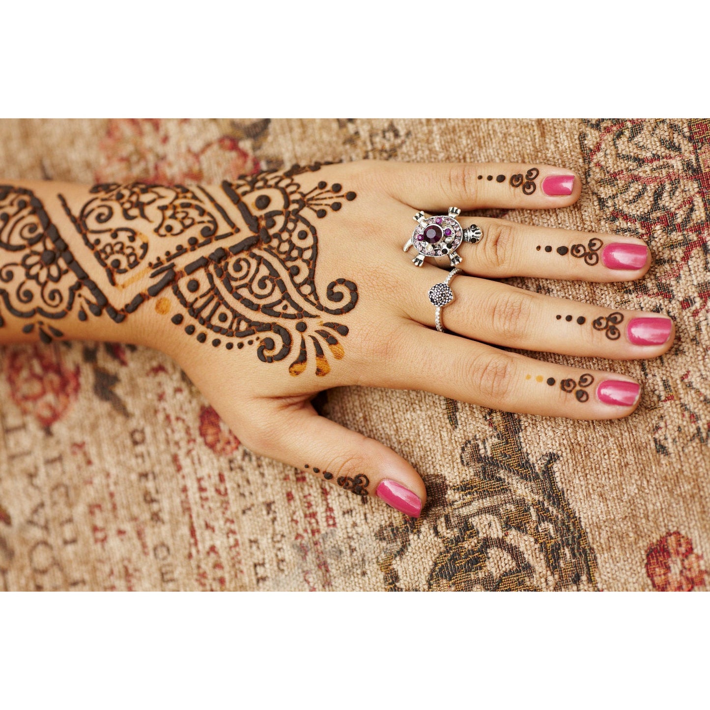 Pâte de mehndi pour tatouages ​​au henné / mehndi