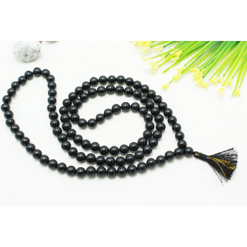 Mala con perlas de turmalina negra